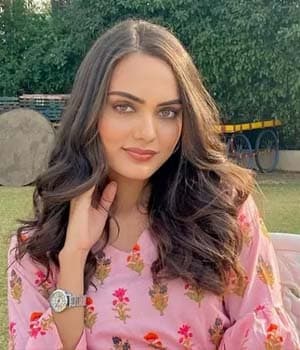 Himanshi Parashar — Actress