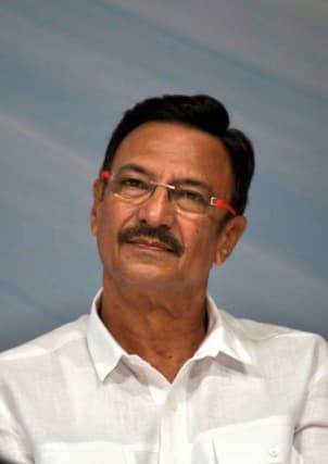 Suresh Oberoi — Supporting Actor