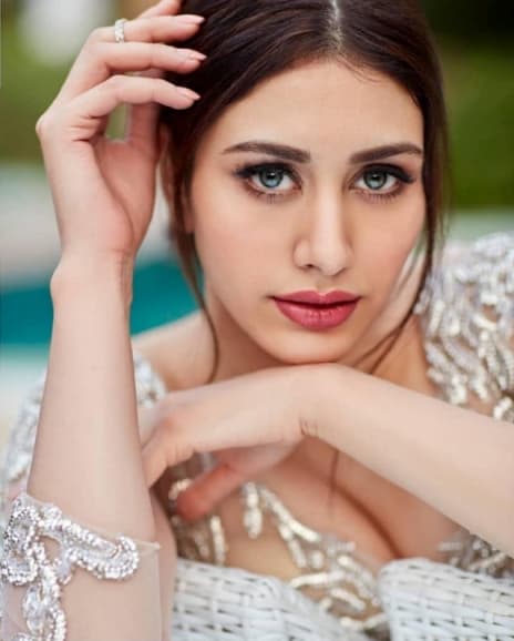 Warina Hussain photo